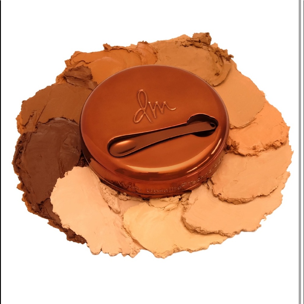 ❌SOLD❌Danessa Myricks Yummy skin blurring balm powder (Shade 3)